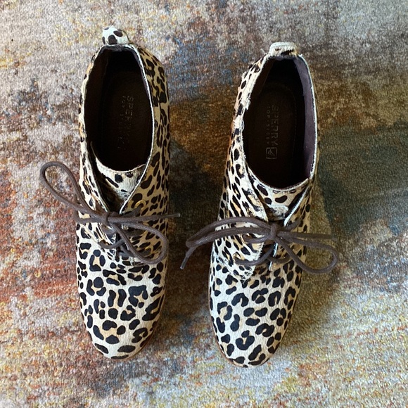 SPERRY leopard lace up booties - Picture 2 of 9
